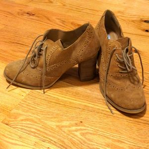 Heeled dress shoe